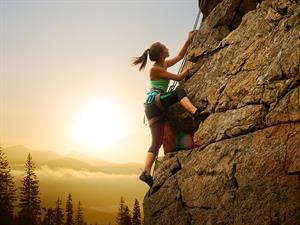 shutterstock_1464683555_rock climbing_kalnā kāpšana.jpg