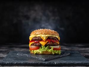 Shutterstock_1937730733_burger_burgers.jpg