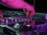 Shutterstock_631296533_DJ_dīdžejs.jpg