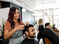 Shutterstock_2075358466_hairdresser_friziere.jpg