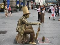 800px-Living_statue_Vienna.jpg
