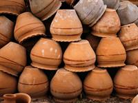 Shutterstock_1257819268_clay pots_māla podi (1).jpg