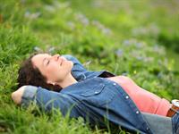 Shutterstock_2166642481_woman resting_sieviete atpūšās.jpg