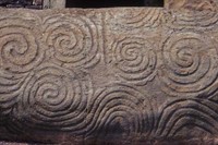 WIKI_20251023_Newgrange_Entrance_Stone.jpg