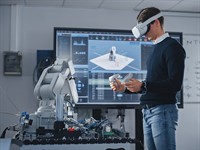 shutterstock_2188603549_engineer student using virtual reality_students inžinieris izmanto virtuālo realitāti (1).jpg