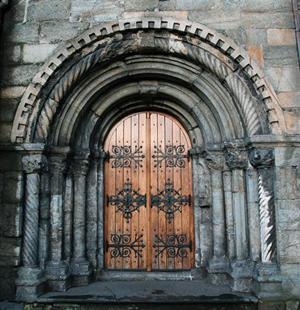 portal-of-st-mary-s-church-bergen-norway-1180.jpg!Large.jpg