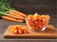 Shutterstock_2005632242_diced carrots_sagriezti burkāni.jpg