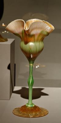185 httpscommons.wikimedia.orgwikiFileBlossoming_flower-shapped_decorative_gobelet_Louis_Comfort_Tiffany.jpg.jpg