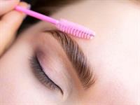Shutterstock_2082994309_eyebrow_uzacs.jpg