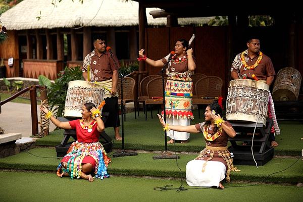 Polynesian_Cultural_Center_performers_(51872677248).jpg