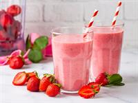 shutterstock_2472550901_strawberry smoothie_zemeņu smūtījs.jpg
