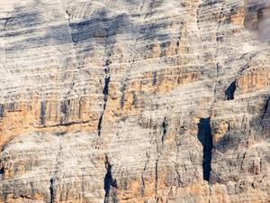 Shutterstock_1826231288_dolomite_dolomīts.jpg