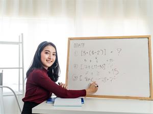 Shutterstock_1727714302_white board_baltā tāfele.jpg