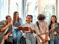 shutterstock_2513076789_college_koledža.jpg